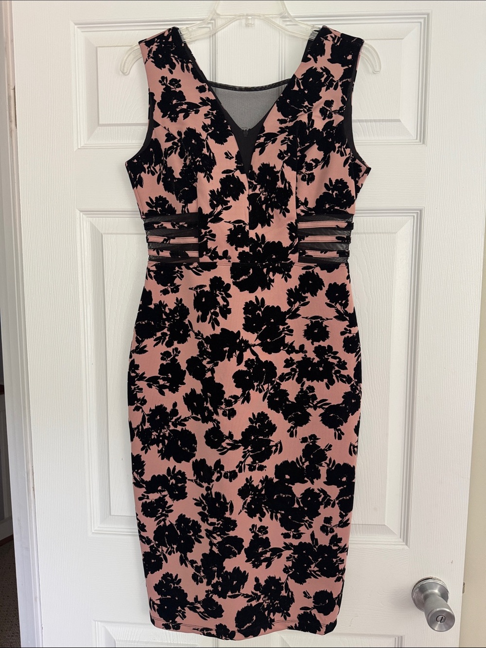 ENFOCUS STUDIOS Sleeveless Pink Floral Sheath Dress with Black Velvet Print